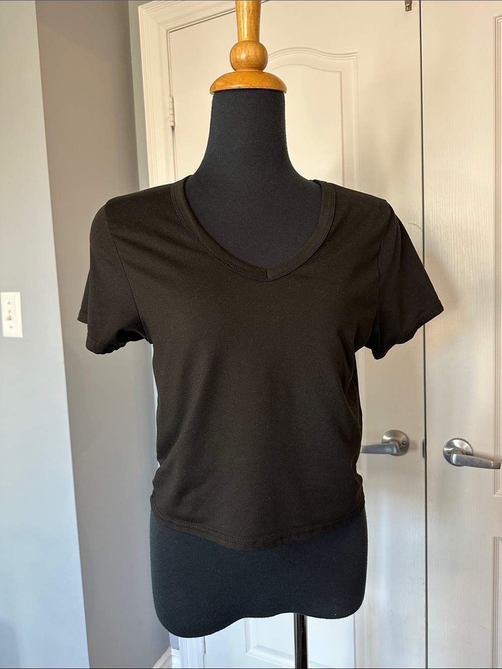 Olivia Rae Black Label crop top v neck short sleeve women’s size large B128